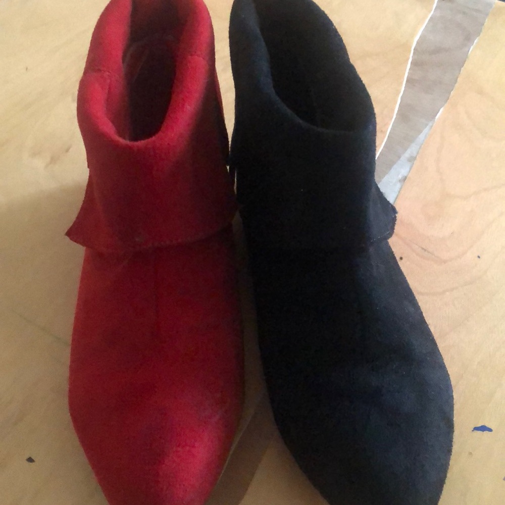 I’m selling red and black boots for kids